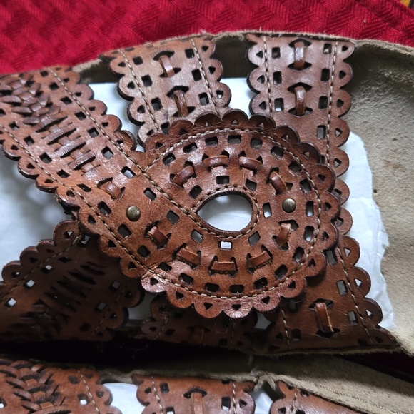 EARTH Origins "Holly" Sandal mandala design. Tan Leather. EUC SZ. 7.5 - Picture 2 of 10